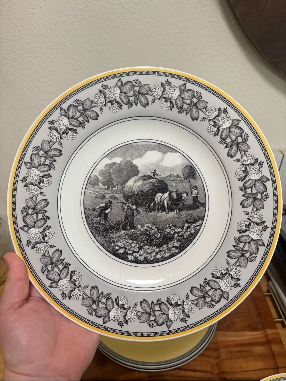 Villeroy & Boch Yellow and Black Decorative Dinner Plate